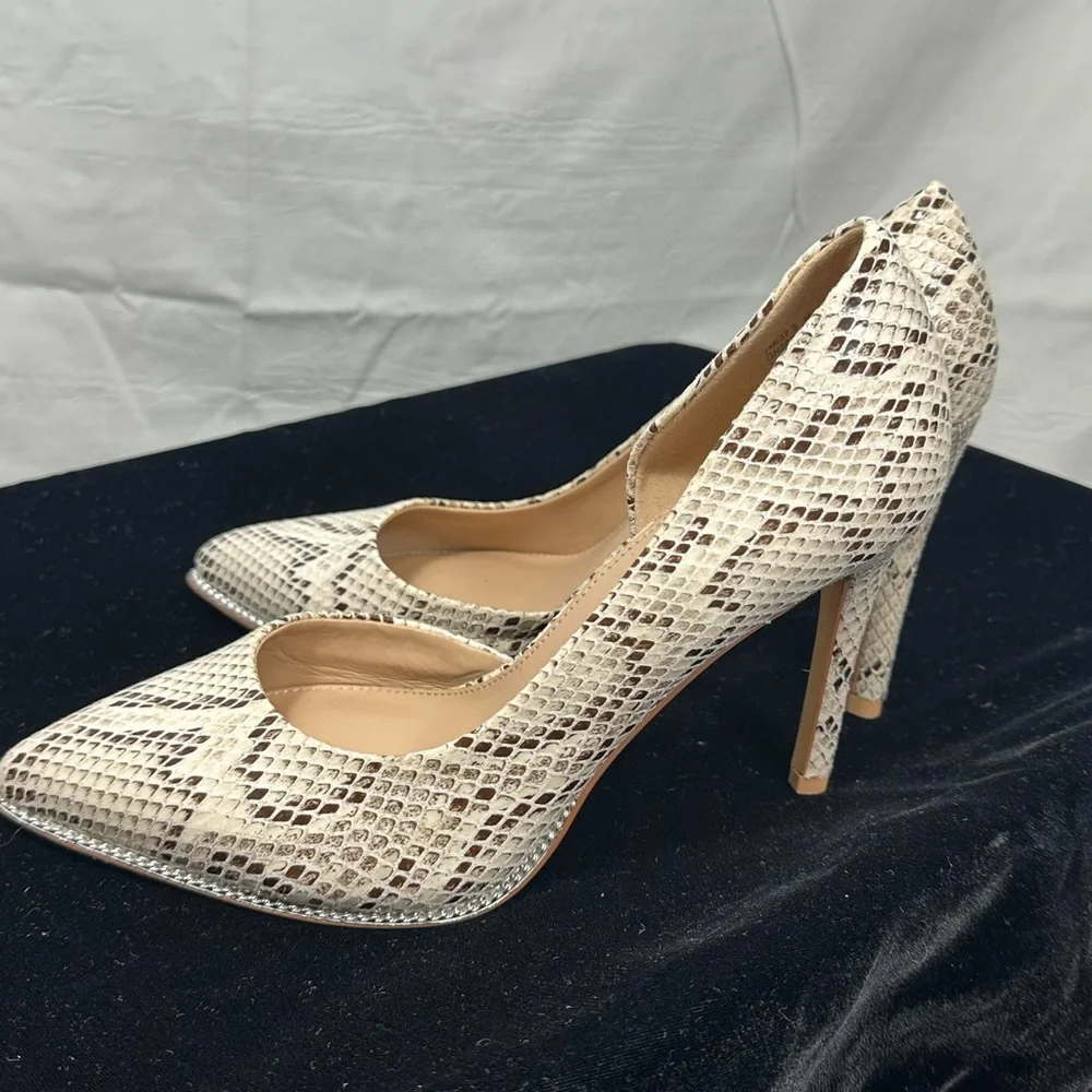 Like new BCBG faux snakeskin pumps animal print heels size 7 - Picture 5 of 10